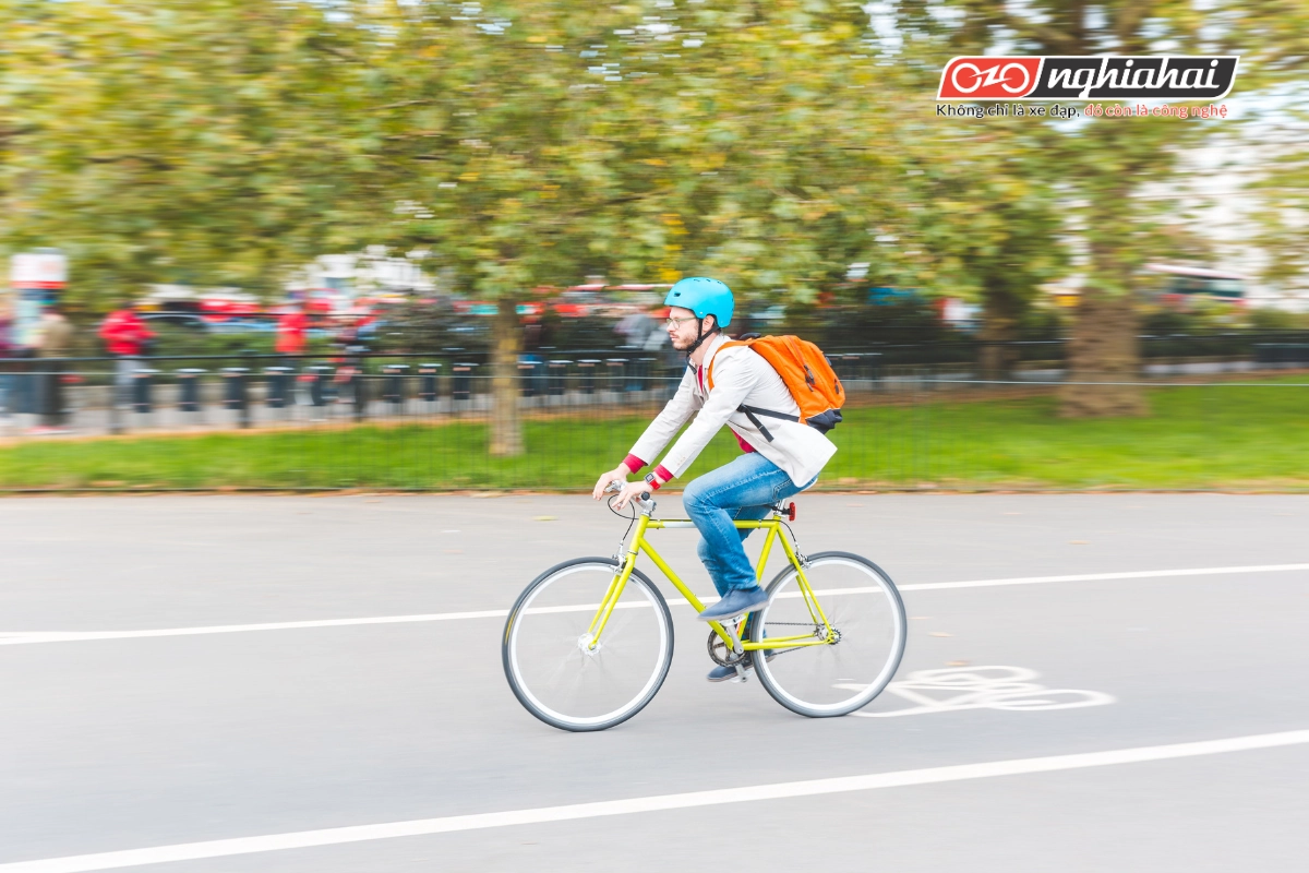 Mỗi buổi sáng, các con đường của Luân Đôn chật cứng với những chiếc xe đạp di chuyển với tốc độ chậm rãi