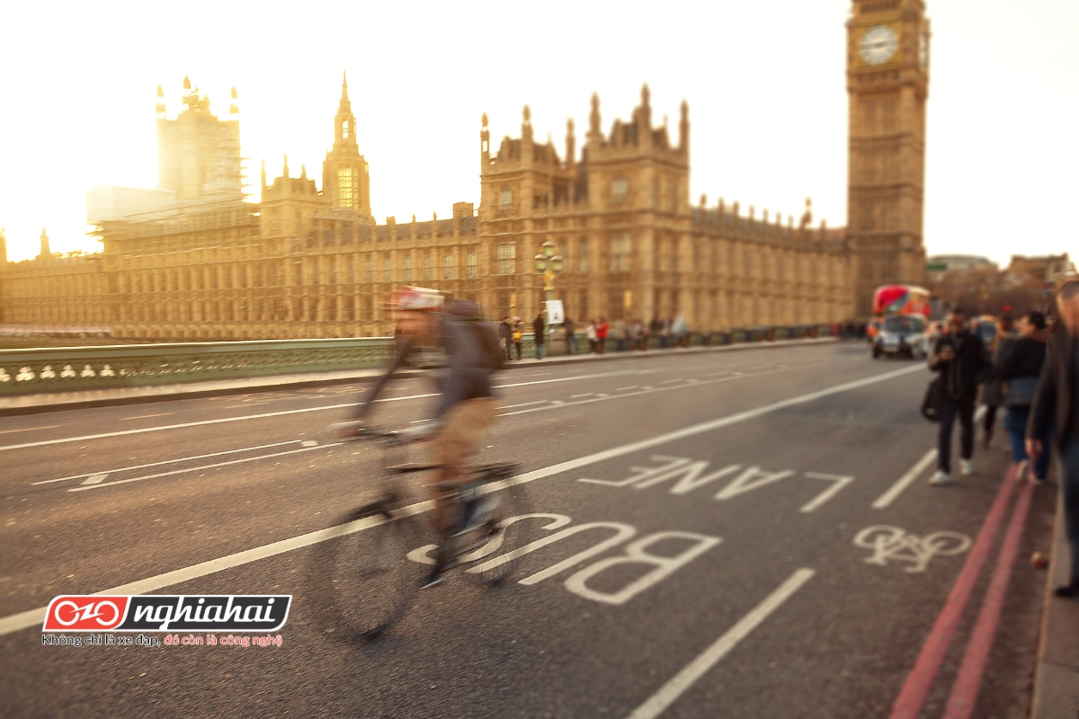 Trong một thành phố như Luân Đôn, nơi mà giao thông có thể trở nên hỗn loạn, việc sử dụng xe đạp mang lại sự linh hoạt không ngờ