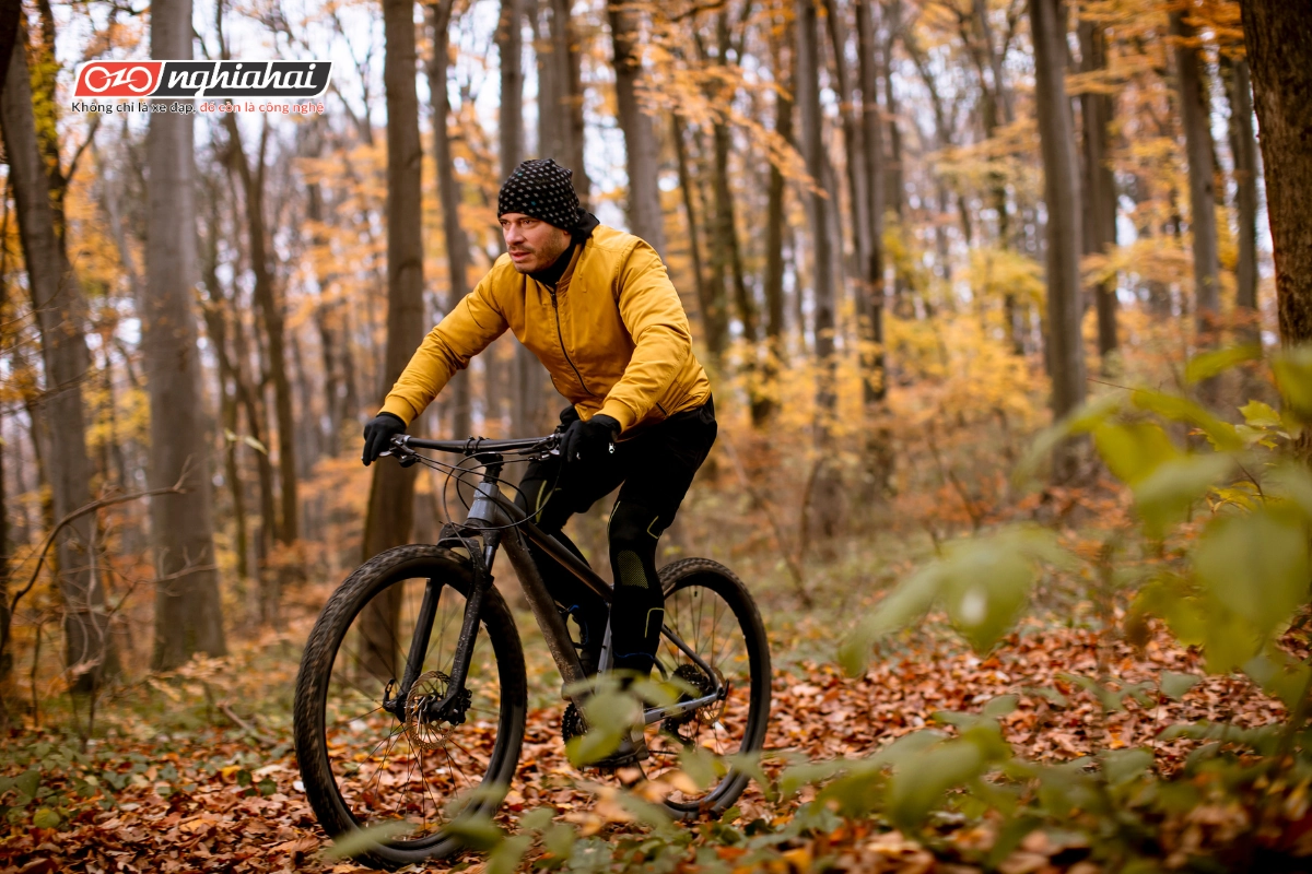 Vật liệu thoải mái giúp người đi xe đạp cảm thấy thoải mái và khô ráo trong suốt hành trình dài