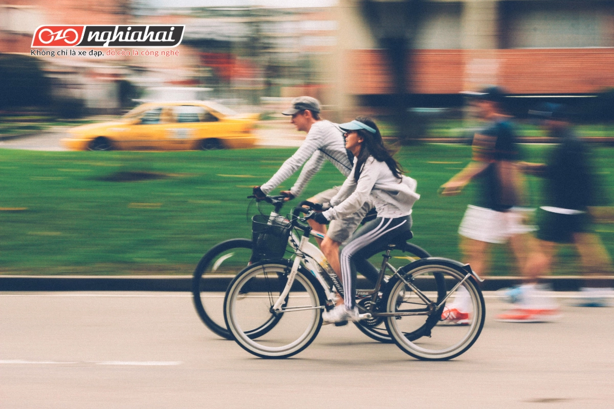 Việc đạp xe là một hoạt động cardio tuyệt vời, giúp tăng cường sức khỏe tim mạch