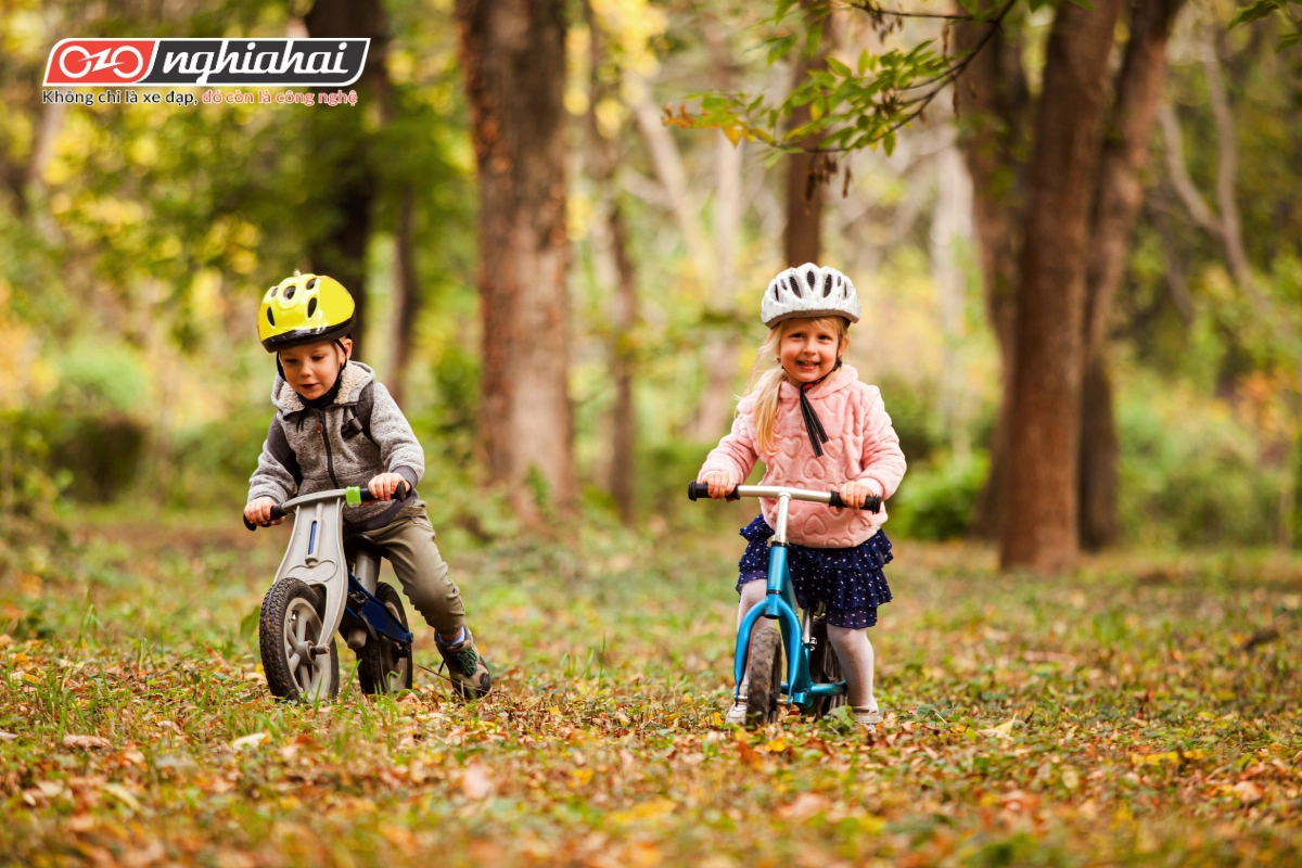 Việc thường xuyên sử dụng xe đạp điện cân bằng giúp trẻ tăng cường sức khỏe vận động, phòng ngừa tình trạng thừa cân và béo phì ở trẻ
