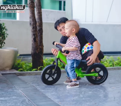 Xe đạp điện cân bằng cho trẻ