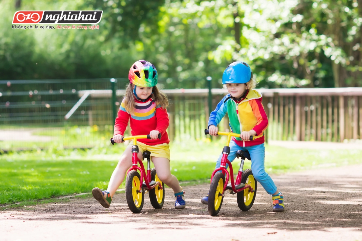 Xe đạp điện cân bằng là cầu nối tuyệt vời để trẻ phát hiện niềm đam mê với hoạt động vận động, khám phá thế giới xung quanh.