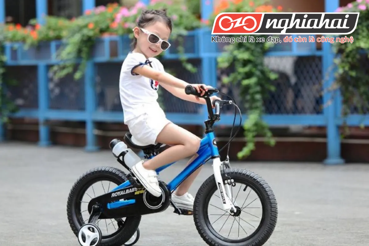 Dạy trẻ đi xe đạp có bánh phụ cho trẻ mầm non - Tiểu học