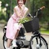 Hòa Minzy Khoe dáng cùng xe đạp điện 1