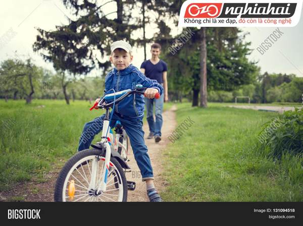 Tư thế đạp xe đạp trẻ em đúng cách 3