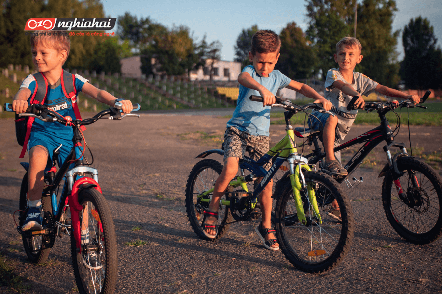 Cần chuẩn bị gì cho trẻ đi xe đạp trẻ em