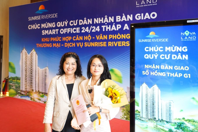 The Sun Avenue bàn giao sổ hồng cho cư dân – Novaland đảm bảo quyền lợi khách hàng