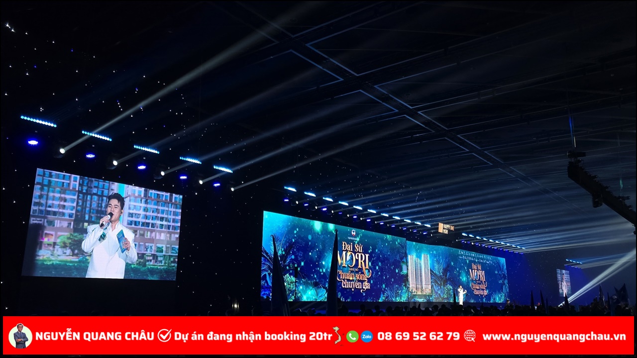🌟 3.000 Đại sứ – Một khởi đầu bùng nổ cho hành trình “Hạnh phúc sống chuẩn Mori”  Cuối tuần qua, không khí tại sự kiện ra quân dự án Happy One Mori thật sự “nóng” hơn bao giờ hết khi gần 3.000 Đại sứ Mori từ cả hai miền Nam – Bắc cùng quy tụ, chính thức khởi động chiến dịch triển khai đại dự án biểu tượng của Vạn Xuân Group. Không chỉ là một lễ ra quân hoành tráng, sự kiện còn đánh dấu bước ngoặt chiến lược cho hành trình lan tỏa giá trị sống hạnh phúc – chuẩn mực – hiện đại, nơi mỗi Đại sứ Mori trở thành người dẫn đường kiến tạo cộng đồng cư dân chuyên gia tương lai tại Lái Thiêu.  🏙️ Happy One Mori – Biểu tượng sống mới giữa trung tâm Lái Thiêu  Nằm tại vị trí chiến lược khu Đông Bắc TP.HCM, Happy One Mori do Vạn Xuân Group phát triển là dấu ấn tiếp nối chuỗi thành công của thương hiệu bất động sản tiên phong này. Từ dự án, cư dân chỉ mất vài phút kết nối đến:  🚆 Tuyến Metro số 2 – trục giao thông huyết mạch tương lai kết nối TP.HCM – Bình Dương.  🛍️ AEON Mall – trung tâm mua sắm, giải trí hàng đầu khu vực.  🏭 KCN VSIP – nơi hội tụ hàng chục nghìn chuyên gia, kỹ sư và nhà đầu tư nước ngoài.  Với lợi thế kết nối hoàn hảo, Happy One Mori không chỉ là tổ ấm lý tưởng cho thế hệ chuyên gia trẻ, mà còn là cơ hội đầu tư bền vững trong bối cảnh bất động sản trung tâm Lái Thiêu đang bứt phá mạnh mẽ.  🌿 “Happy One Mori” – Khi chuẩn sống Nhật Bản hòa cùng tinh thần hạnh phúc Việt  Lấy cảm hứng từ triết lý “Mori” – nghĩa là rừng cây, nơi sự an lành khởi sinh – dự án hướng đến cuộc sống cân bằng giữa tiện nghi đô thị và an nhiên nội tâm. Tại đây, cư dân được tận hưởng không gian sống:  🌳 Mảng xanh bao phủ, với khu vườn thiền, lối dạo bộ và hồ cảnh quan.  🏊‍♂️ Tiện ích hiện đại chuẩn resort: hồ bơi tràn, gym – spa cao cấp, khu vui chơi trẻ em, khu BBQ ngoài trời.  🏢 Thiết kế thông minh – tinh tế đậm phong cách Nhật Bản, tối ưu ánh sáng, gió trời và công năng.  🔥 “Đại sứ Mori” – Sứ mệnh lan tỏa phong cách sống chuyên gia  Chiến dịch Đại sứ Mori không chỉ là hoạt động kinh doanh, mà là hành trình truyền cảm hứng – nơi mỗi Đại sứ trở thành người kể câu chuyện về hạnh phúc, giá trị sống bền vững và chuẩn mực chuyên nghiệp. Với năng lượng trẻ trung, chuyên nghiệp và khát vọng cống hiến, lực lượng 3.000 Đại sứ Mori chính là động lực tiên phong, lan tỏa tinh thần “Happy One – Sống chuẩn hạnh phúc” đến từng khách hàng, từng gia đình.  💫 Vạn Xuân Group – Kiến tạo giá trị sống chuẩn mực Việt  Trải qua hơn một thập kỷ phát triển, Vạn Xuân Group đã khẳng định vị thế với chuỗi dự án chất lượng tại TP.HCM và Bình Dương, mang triết lý “Lấy con người làm trung tâm, lấy hạnh phúc làm đích đến”. Happy One Mori chính là minh chứng tiếp theo cho hành trình đó – nơi chất lượng sống, không gian xanh và cộng đồng tinh hoa cùng hội tụ, kiến tạo nên một biểu tượng sống mới giữa lòng Lái Thiêu phồn vinh.  🌈 Happy One Mori – Nơi hạnh phúc bắt đầu từ sự cân bằng  “Hạnh phúc không phải là điểm đến, mà là hành trình sống trọn từng ngày.” Happy One Mori – biểu tượng cho cuộc sống hiện đại, tinh tế và cân bằng của thế hệ chuyên gia Việt Nam hôm nay.