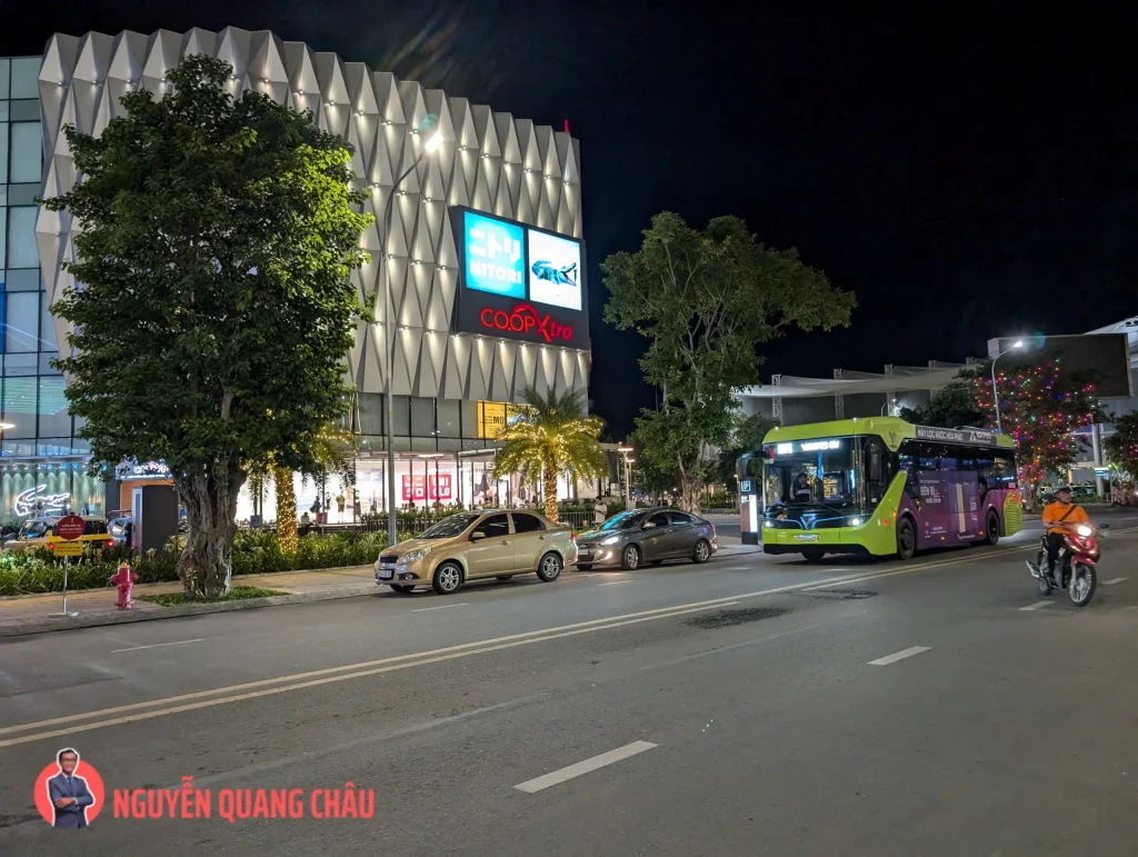 Can biet tuyen xe VinBus Grand Park Giai Phap Di Chuyen Xanh 1