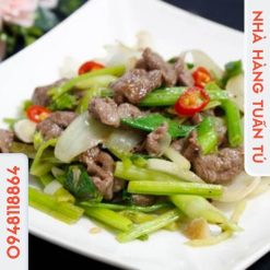 Bò xào cần tỏi đầm Vân Long Ninh Bình