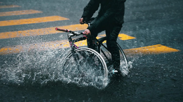 Kinh nghiệm đạp xe khi trời mưa mà các bikers nên biết
