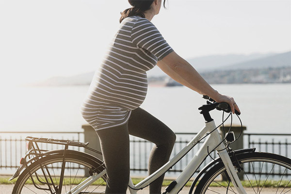 Phụ nữ mang thai đạp xe có tốt không?