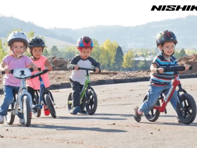 Bé từ 1 đến 4 tuổi nên sử dụng xe đạp thăng bằng hay xe ba bánh?
