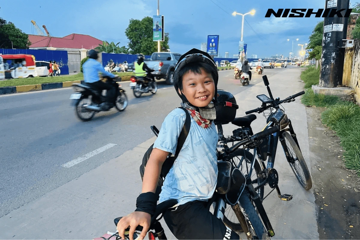 Hành trình 30 ngày đạp xe qua 4 nước đáng nhớ của cậu bé 10 tuổi
