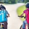Đi xe đạp đến trường 
