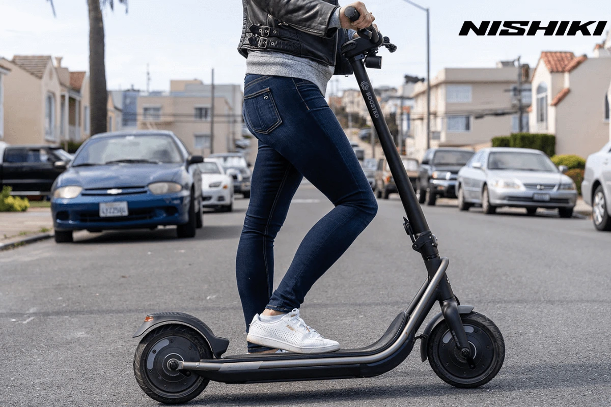 Lưu ý về an toàn cho trẻ khi đi xe đạp, trượt băng và xe scooter Lưu ý khi sử dụng xe scooter