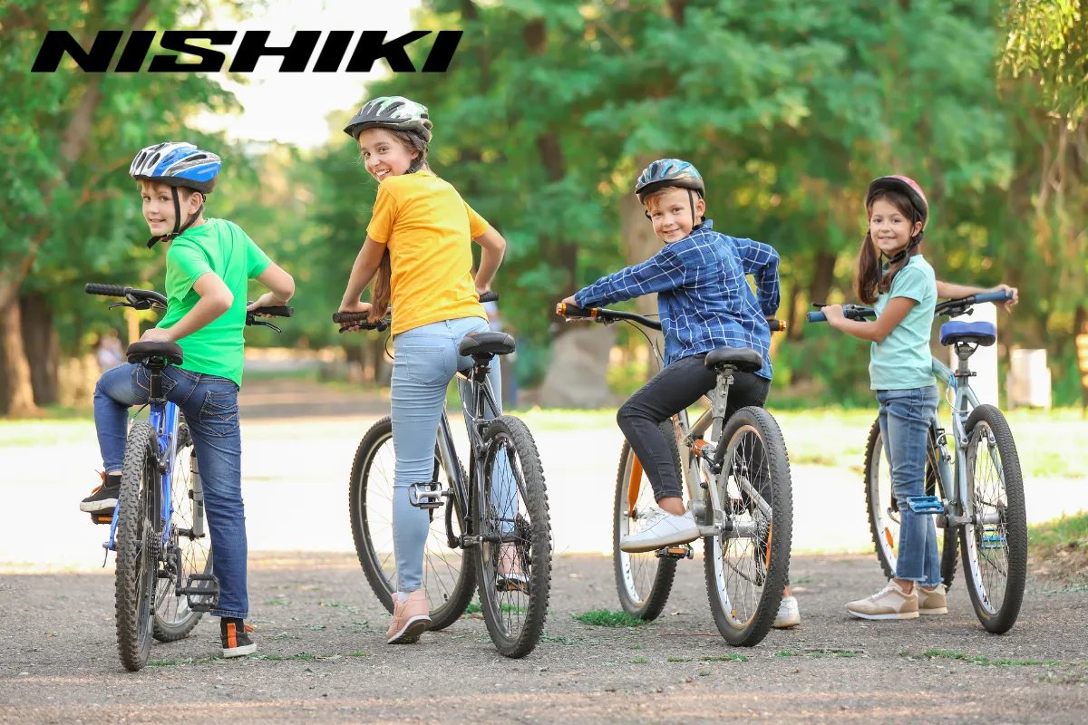 Cho trẻ đi xe đạp đến trường cùng những người bạn Cho trẻ đi xe đạp đến trường cùng những người bạn