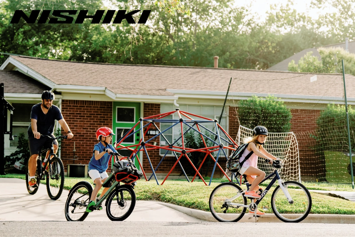 Trẻ em được khuyến khích đi xe đạp vì nhiều lợi ích đáng kể mà hoạt động này mang lại.