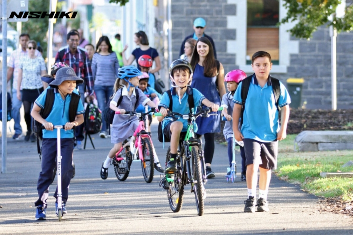 Vậy tại sao nên khuyến khích con tự đạp xe đến trường?