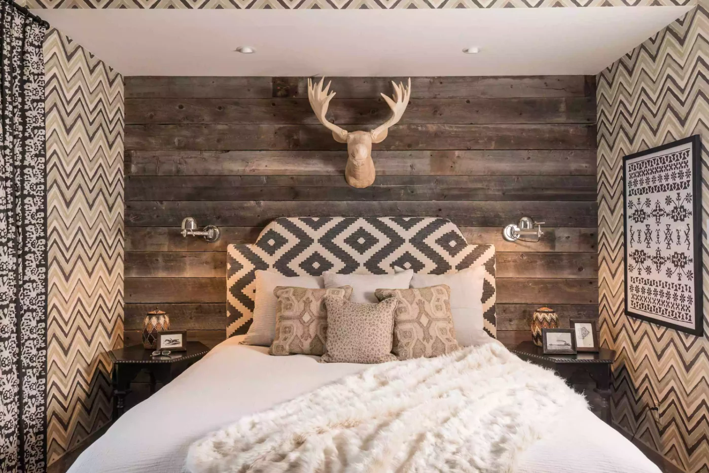 Phòng ngủ vẫn có thể mang đến cảm giác mộc mạc của Rustic mà không bị ràng buộc bởi một sự lựa chọn thiết kế cụ thể nào.
