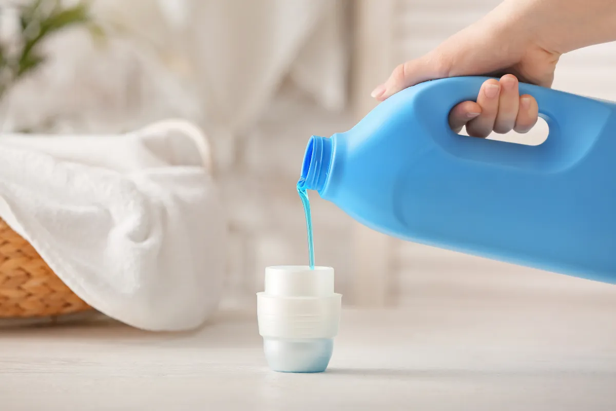 Giải quyết tình trạng vòi hoa sen bị tắc như thế nào (4) Sử dụng chất tẩy rửa chuyên dụng