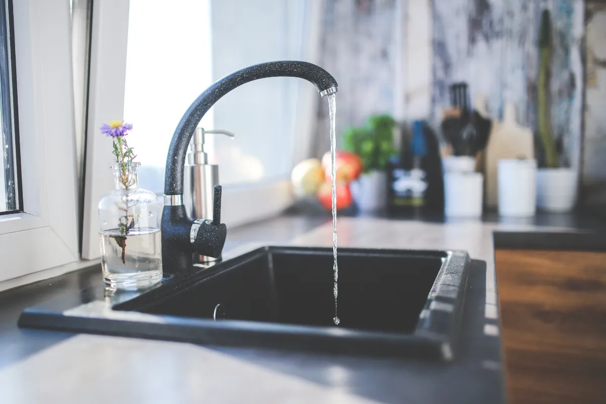 Nâng tầm phong cách bếp với vòi chậu rửa bát hiện đại và sang trọng. Nâng tầm phong cách bếp với vòi chậu rửa bát hiện đại và sang trọng.