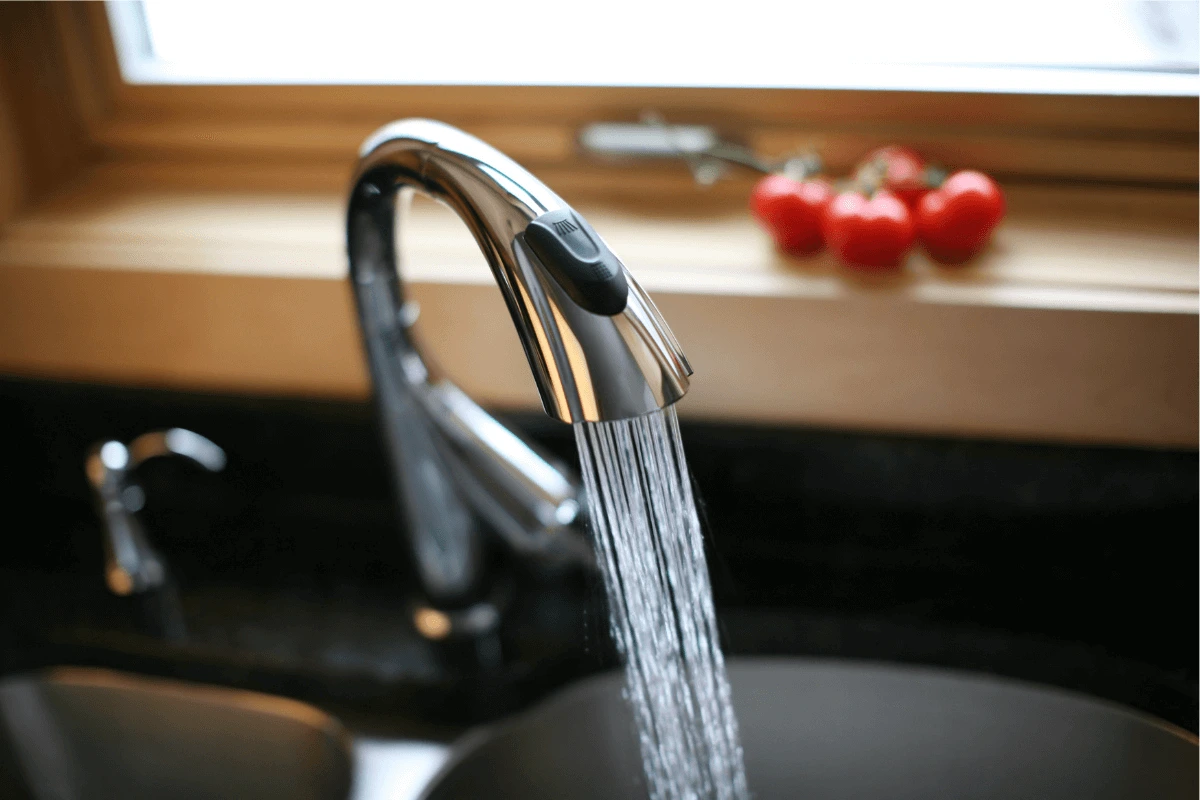vòi rửa BÁt gắn tường hay gắn chậu (5) (1) Vòi rửa bát nóng lạnh gắn tường có ưu, nhược điểm gì?