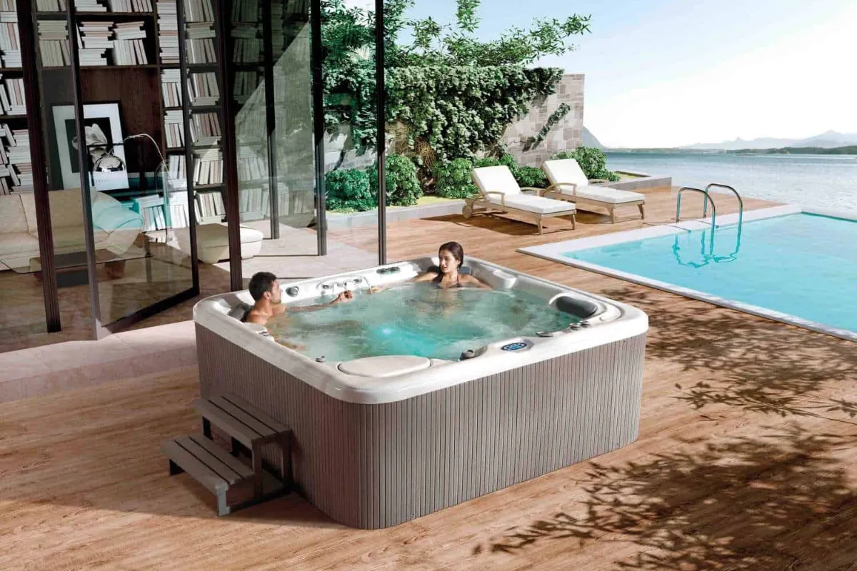 Bồn tắm Jacuzzi cao cấp, hiện đại. Bồn tắm Jacuzzi cao cấp, hiện đại.