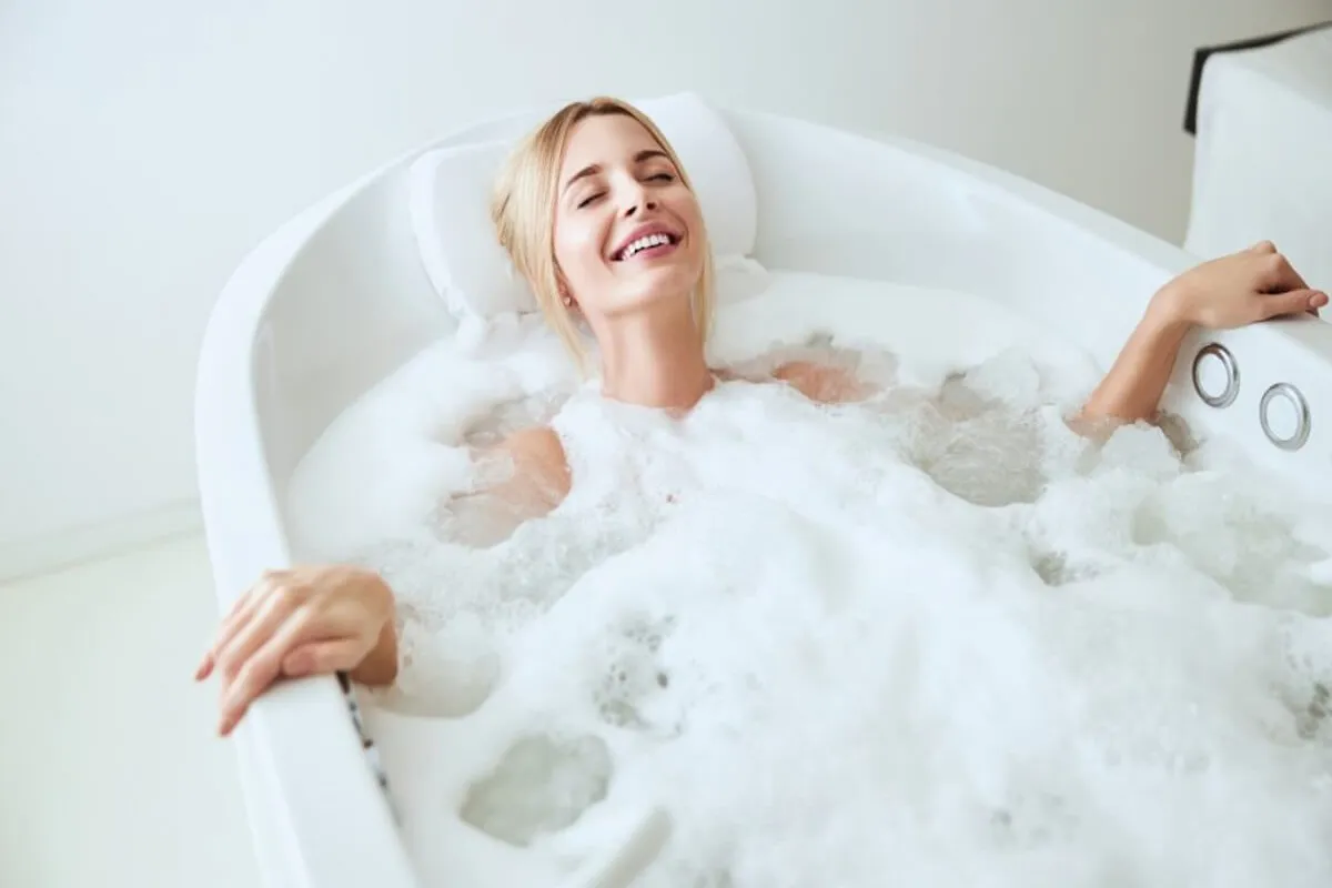 Bồn tắm massage đem lại nhiều lợi ích cho sức khoẻ thể chất và tinh thần. Bồn tắm massage đem lại nhiều lợi ích cho sức khoẻ thể chất và tinh thần.