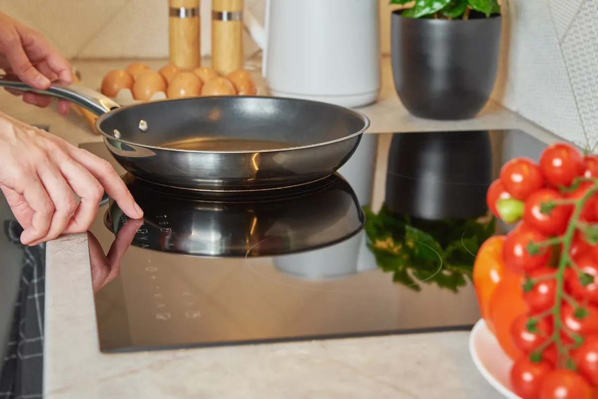 Cần lưu ý vệ sinh bếp sau khi nấu để giữ bếp bền và sạch. Cần lưu ý vệ sinh bếp sau khi nấu để giữ bếp bền và sạch.