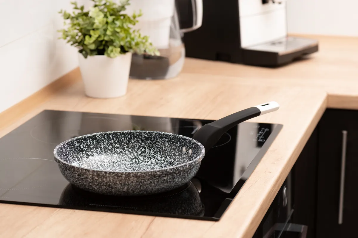 Lớp chống dính của chảo cũng là điểm cần lưu ý khi chọn mua Lớp chống dính của chảo cũng là điểm cần lưu ý khi chọn mua