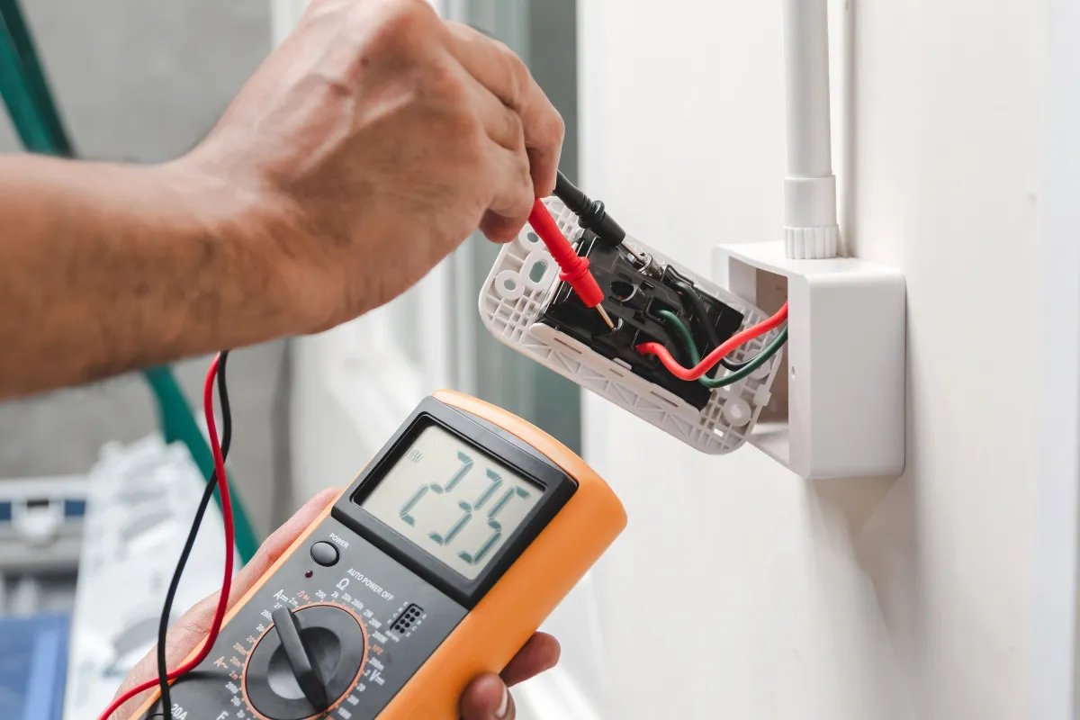 Nên kiểm tra hệ thống điện và ổ cắm trước khi sử dụng bếp điện từ công suất cao. Nên kiểm tra hệ thống điện và ổ cắm trước khi sử dụng bếp điện từ công suất cao.