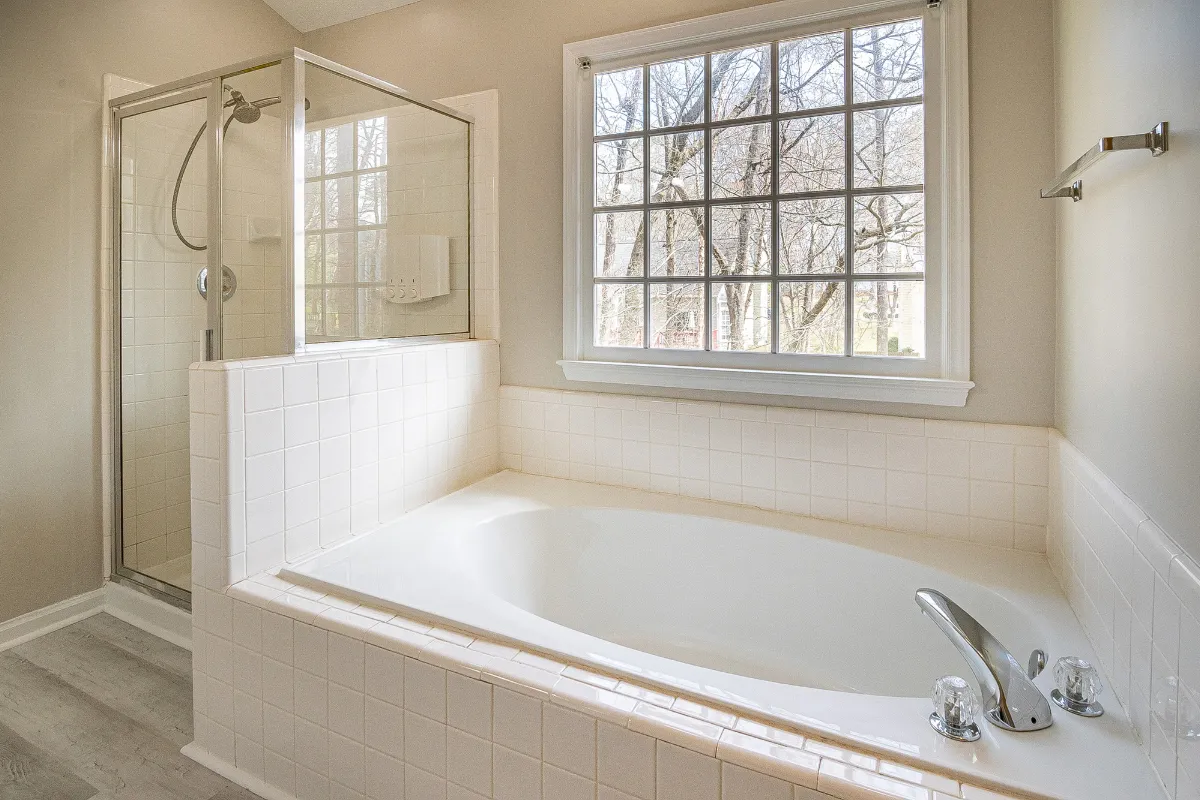 Acrylic là chất liệu tổng hợp phổ biến nhất trong ngành sản xuất bồn tắm nhờ vào trọng lượng nhẹ, độ bền cao và giá cả phải chăng. Acrylic là chất liệu tổng hợp phổ biến nhất trong ngành sản xuất bồn tắm nhờ vào trọng lượng nhẹ, độ bền cao và giá cả phải chăng.