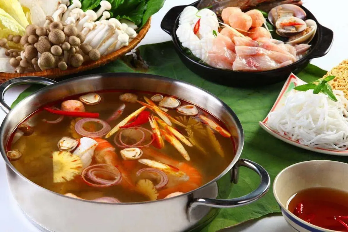 Chế biến lẩu hải sản nhanh chóng đơn giản với bếp từ Chế biến lẩu hải sản nhanh chóng đơn giản với bếp từ