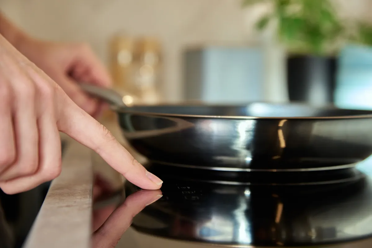 Công nghệ bếp từ đã và đang thay đổi cách chúng ta nấu nướng, mang lại sự tiện lợi, an toàn và hiệu quả tối ưu. Công nghệ bếp từ đã và đang thay đổi cách chúng ta nấu nướng, mang lại sự tiện lợi, an toàn và hiệu quả tối ưu.