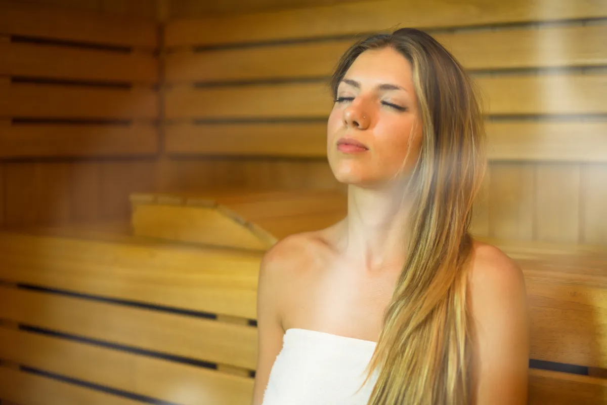 Hơi nước ấm áp kích thích sản sinh serotonin – một chất dẫn truyền thần kinh giúp cải thiện tâm trạng và giảm lo âu. Hơi nước ấm áp kích thích sản sinh serotonin – một chất dẫn truyền thần kinh giúp cải thiện tâm trạng và giảm lo âu.