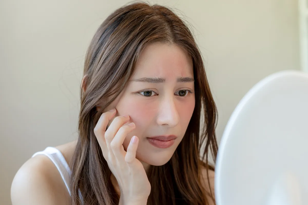 Nước nóng làm giãn nở lỗ chân lông và cuốn trôi lớp dầu tự nhiên bảo vệ da Nước nóng làm giãn nở lỗ chân lông và cuốn trôi lớp dầu tự nhiên bảo vệ da