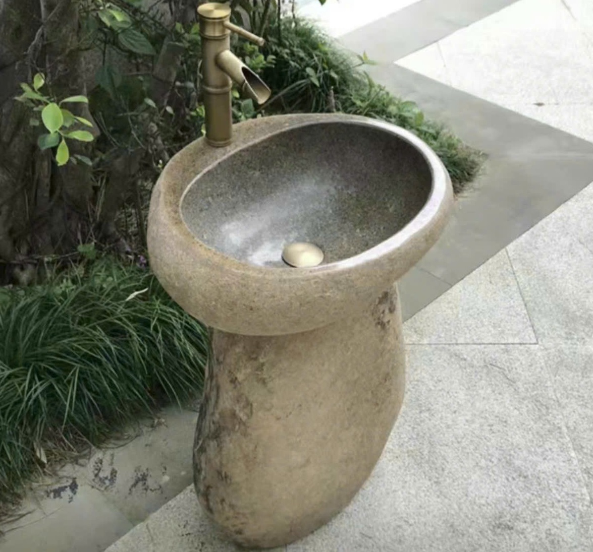 Lavabo đá cuội