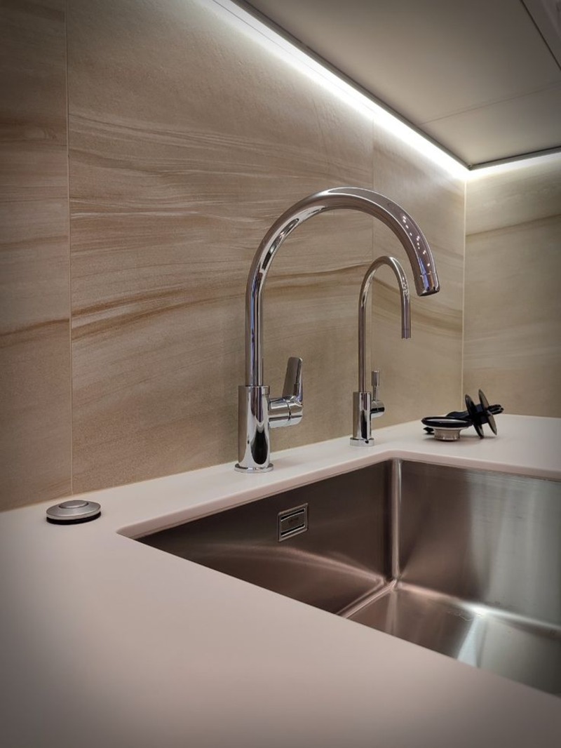 vòi rửa chén nóng lạnh