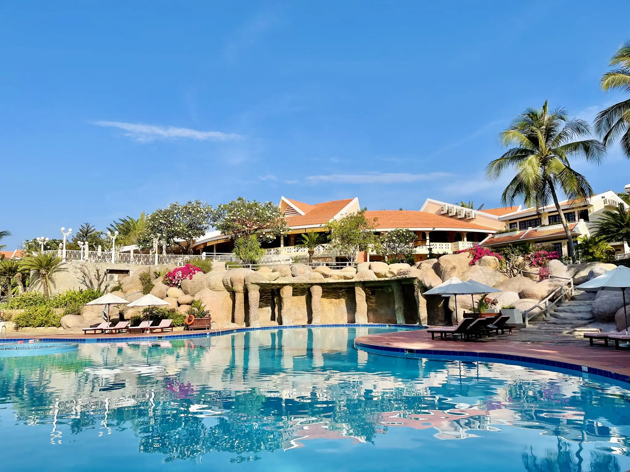 khách sạn Mũi Né gần trung tâm