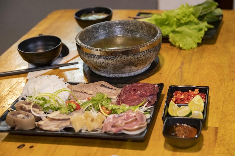 Phở gia truyền thố đá Sơn Lâm