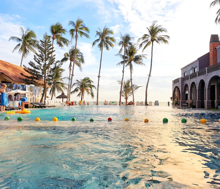 Gợi ý resort Mũi Né có bãi biển riêng view đẹp