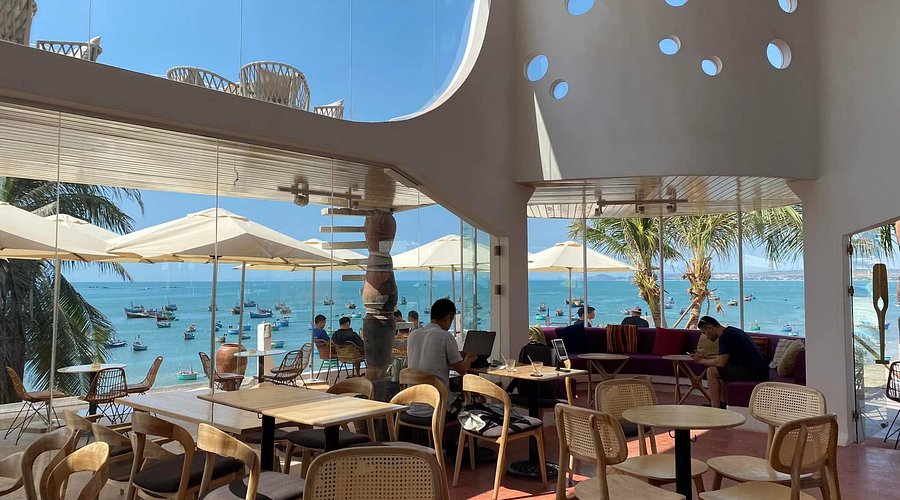 SOHO Coffee Mũi Né – View làng chài cực chill