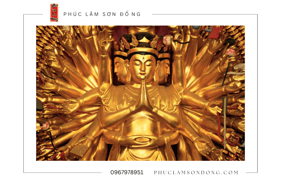 Tượng Phật Sơn Đồng sơn son thếp vàng - sắc vàng là màu chủ đạo của nhà Phật