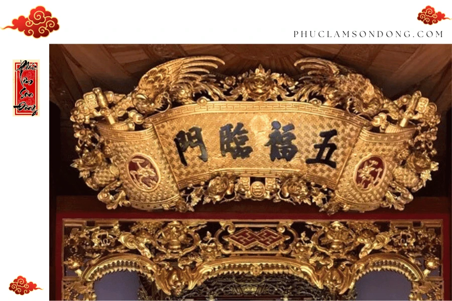Cuốn Thư Chạm Hồng Trĩ