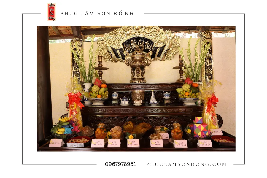 lau dọn bàn thờ Phật