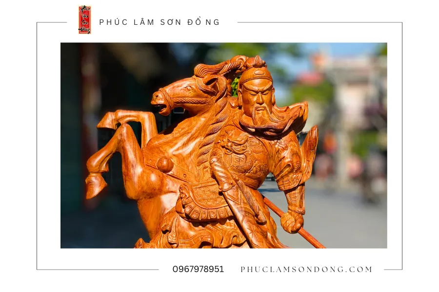 tượng Quan Công cưỡi ngựa