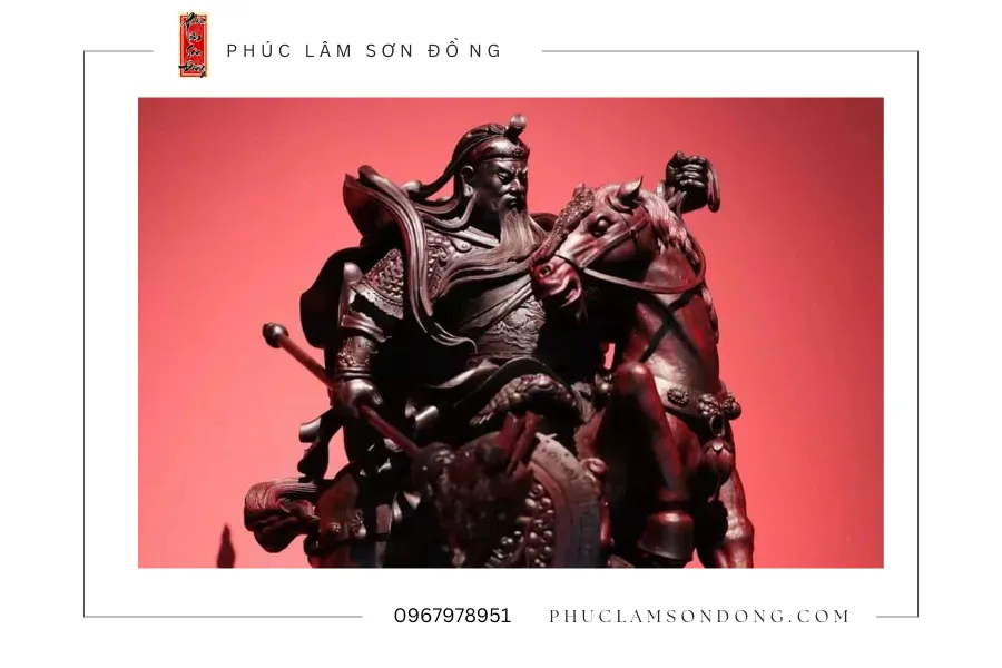 tượng Quan Công cưỡi ngựa