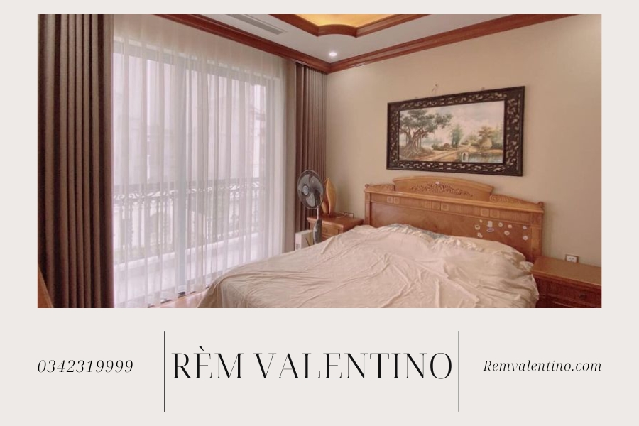 Không gian phòng ngủ nhẹ nhàng với rèm vải 2 lớp